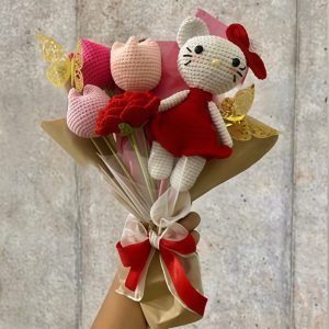 ramo 3 tulipanes, 1 rosa y hello kitty